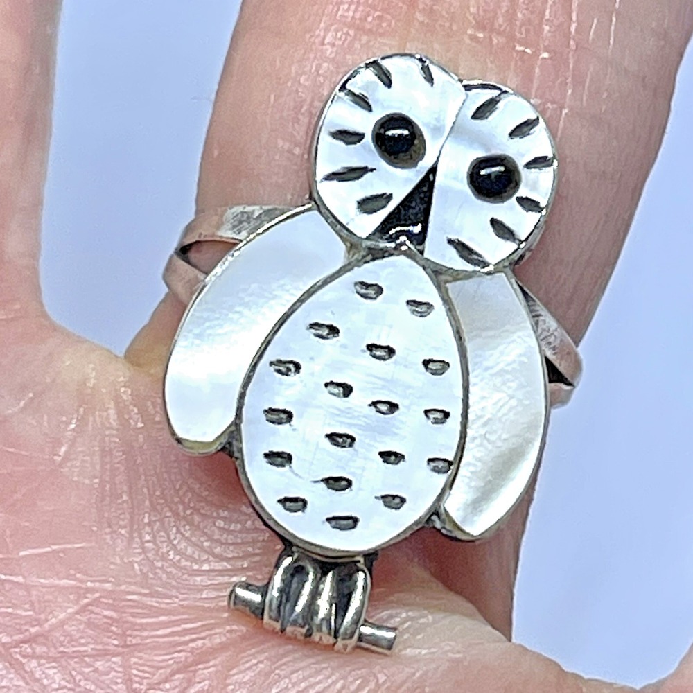 Zuni Inlay White‎ Owl Ring Size 8 Sterling Snowy Mother of Pearl Native Signed